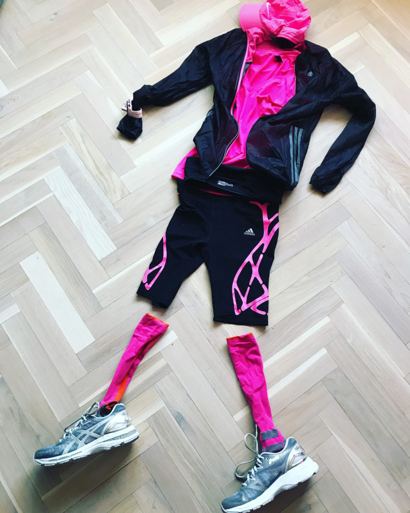 Min tänkta outfit på Paris Marathon. Hoppade de svenska färgerna denna gång och körde på min favoritkombination - rosa och svart!