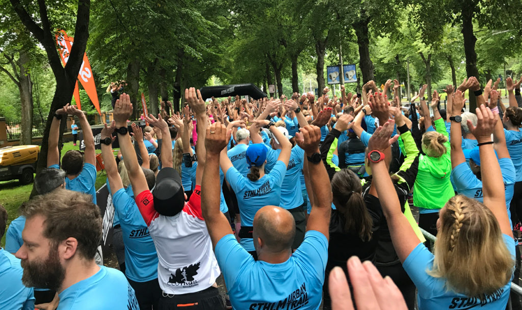 Peppade löpare innan start av STHLM Urban Trail.